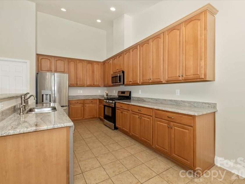 241 Loch Stone Street, Fort Mill, SC 29715.  MLS# CAR4334932, YatesRealty ID 18680. Kitchen 