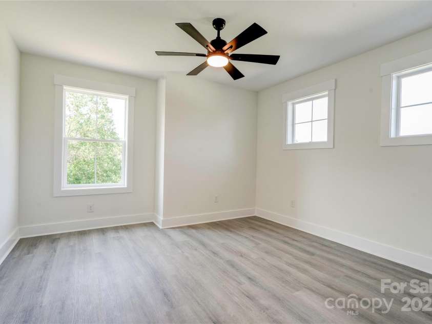 102 Starmount Drive, Kings Mountain, NC 28086.  MLS# CAR4268900, YatesRealty ID 18681. 