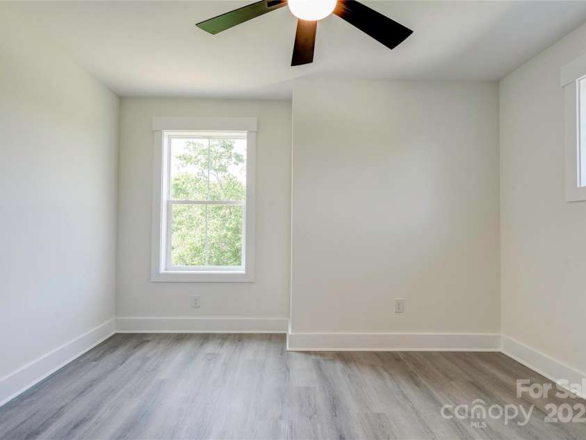 102 Starmount Drive, Kings Mountain, NC 28086.  MLS# CAR4268900, YatesRealty ID 18681. 