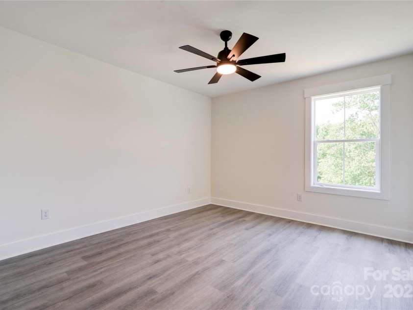 102 Starmount Drive, Kings Mountain, NC 28086.  MLS# CAR4268900, YatesRealty ID 18681. 