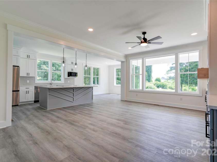 102 Starmount Drive, Kings Mountain, NC 28086.  MLS# CAR4268900, YatesRealty ID 18681. 