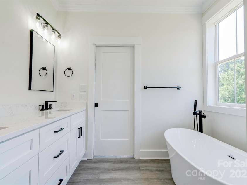 102 Starmount Drive, Kings Mountain, NC 28086.  MLS# CAR4268900, YatesRealty ID 18681. 