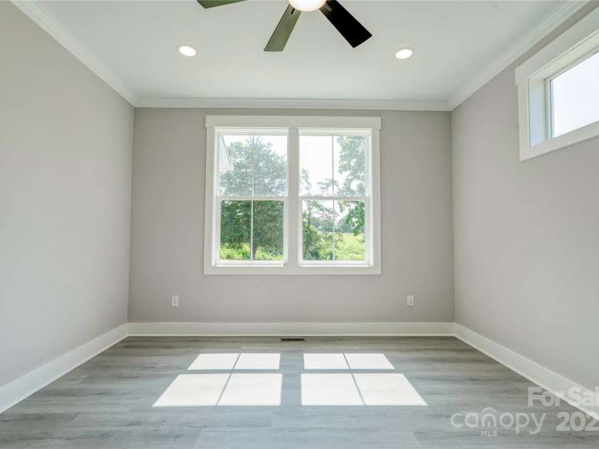 102 Starmount Drive, Kings Mountain, NC 28086.  MLS# CAR4268900, YatesRealty ID 18681. 