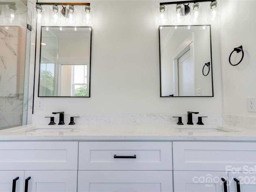 102 Starmount Drive, Kings Mountain, NC 28086.  MLS# CAR4268900, YatesRealty ID 18681. 