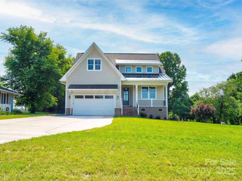 102 Starmount Drive, Kings Mountain, NC 28086.  MLS# CAR4268900, YatesRealty ID 18681. 