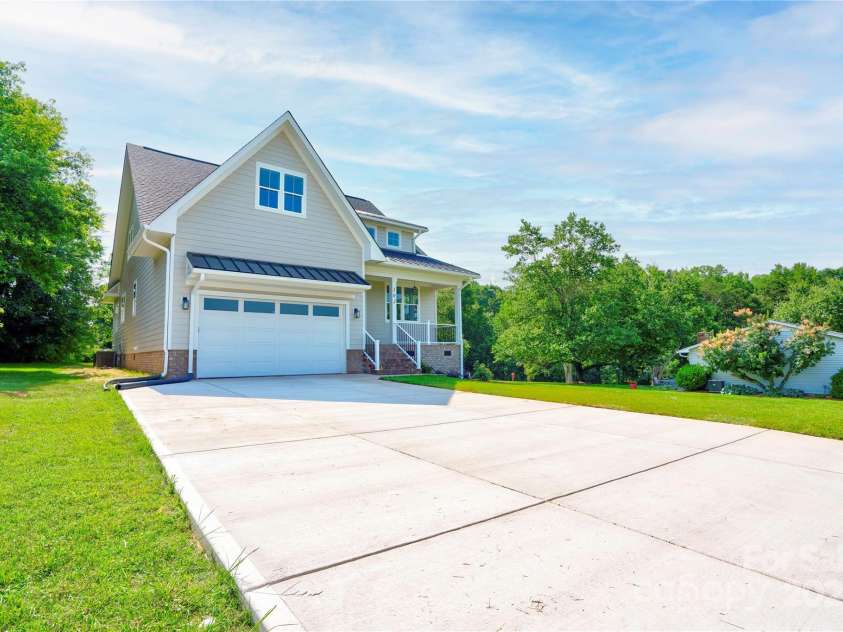 102 Starmount Drive, Kings Mountain, NC 28086.  MLS# CAR4268900, YatesRealty ID 18681. 