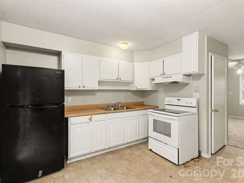 4809 Malibu Drive, Charlotte, NC 28215.  MLS# CAR4377457, YatesRealty ID 18681. 