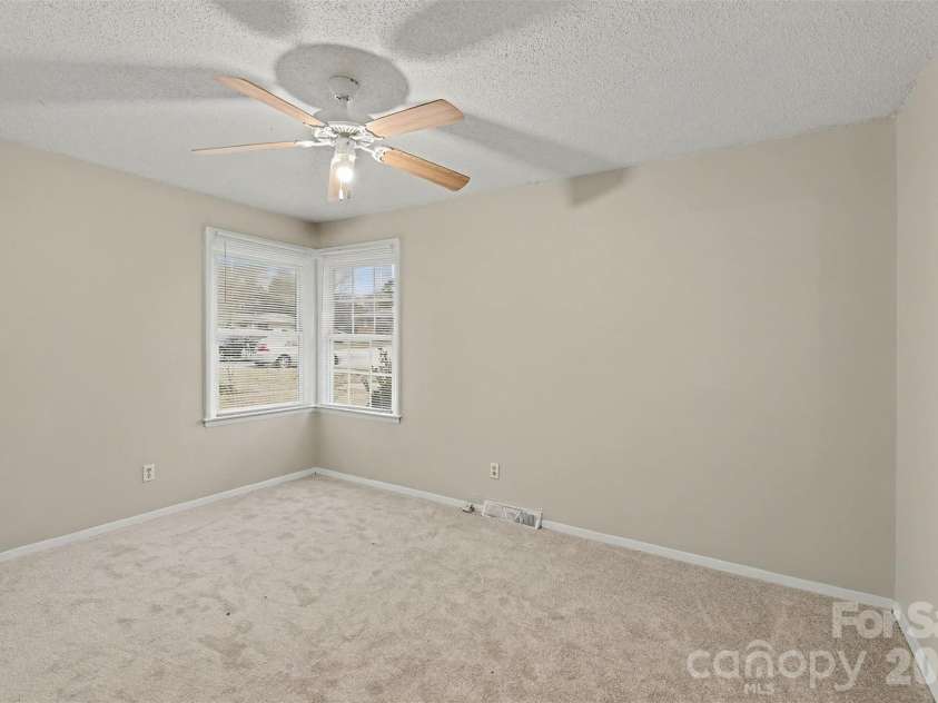 4809 Malibu Drive, Charlotte, NC 28215.  MLS# CAR4377457, YatesRealty ID 18681. 