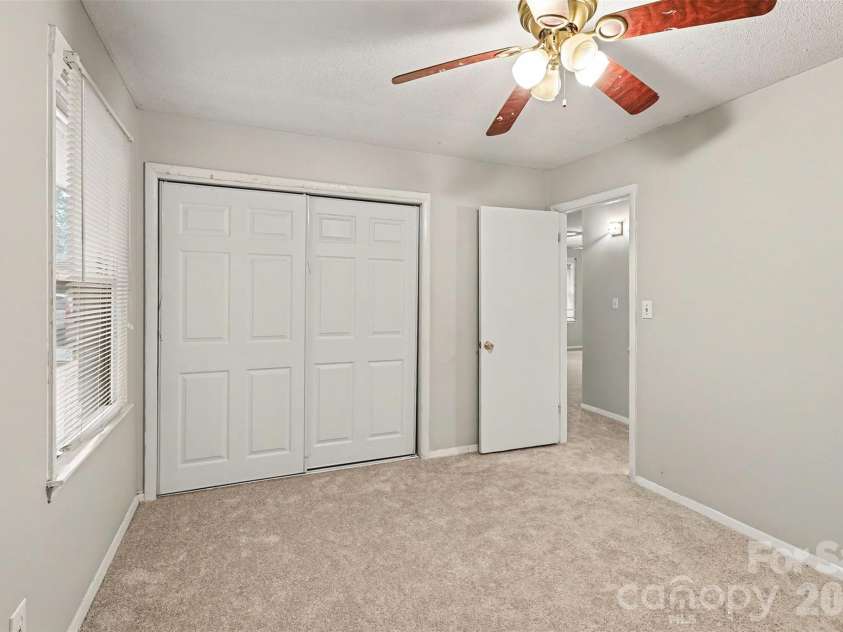 4809 Malibu Drive, Charlotte, NC 28215.  MLS# CAR4377457, YatesRealty ID 18681. 