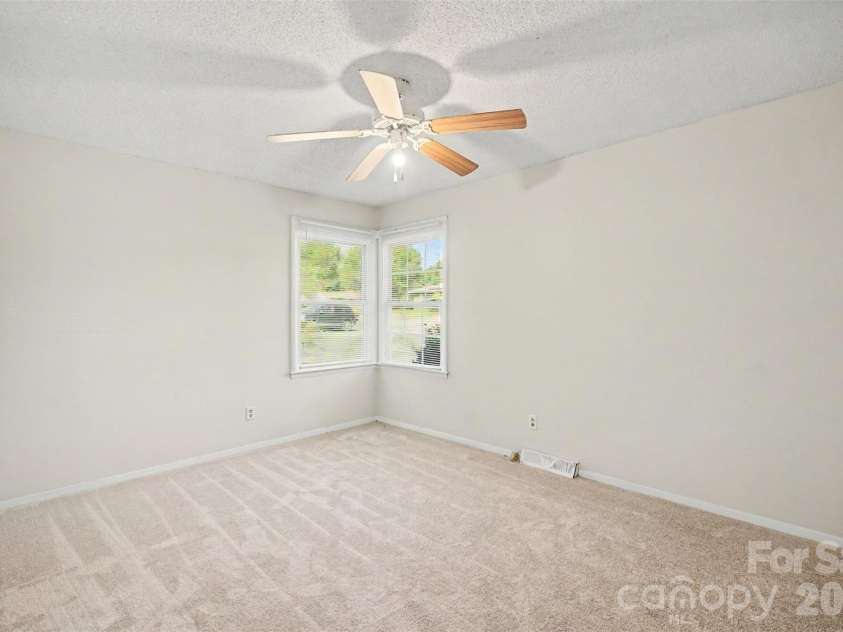 4809 Malibu Drive, Charlotte, NC 28215.  MLS# CAR4377457, YatesRealty ID 18681. 