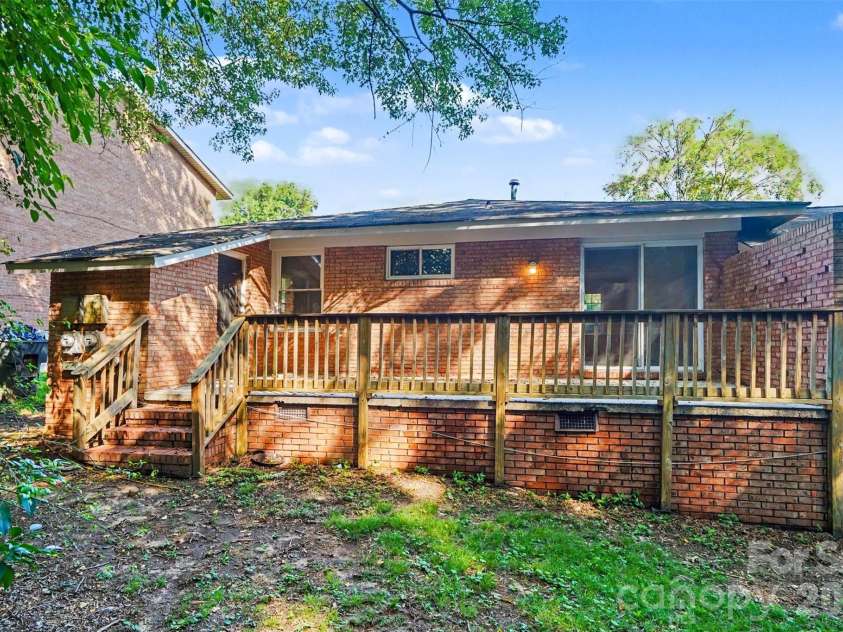 4809 Malibu Drive, Charlotte, NC 28215.  MLS# CAR4377457, YatesRealty ID 18681. 