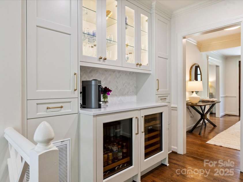 2919 Wickersham Road, Charlotte, NC 28211.  MLS# CAR4263268, YatesRealty ID 18682. Bar