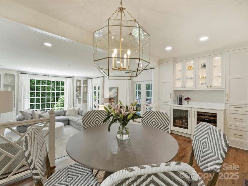 2919 Wickersham Road, Charlotte, NC 28211.  MLS# CAR4263268, YatesRealty ID 18682. Breakfast