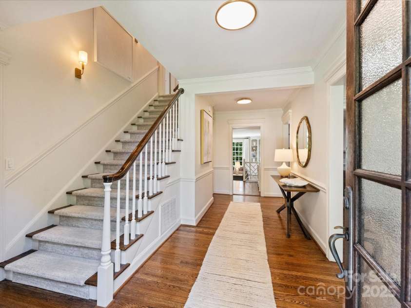 2919 Wickersham Road, Charlotte, NC 28211.  MLS# CAR4263268, YatesRealty ID 18682. Foyer