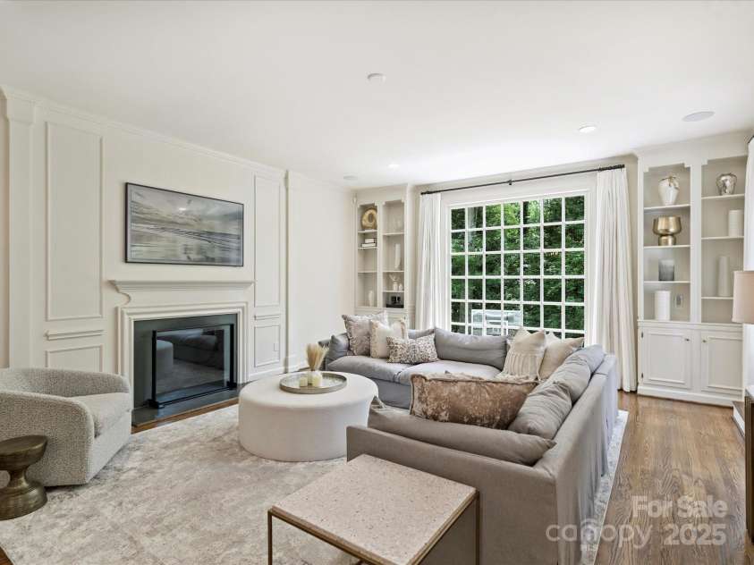 2919 Wickersham Road, Charlotte, NC 28211.  MLS# CAR4263268, YatesRealty ID 18682. Great Room