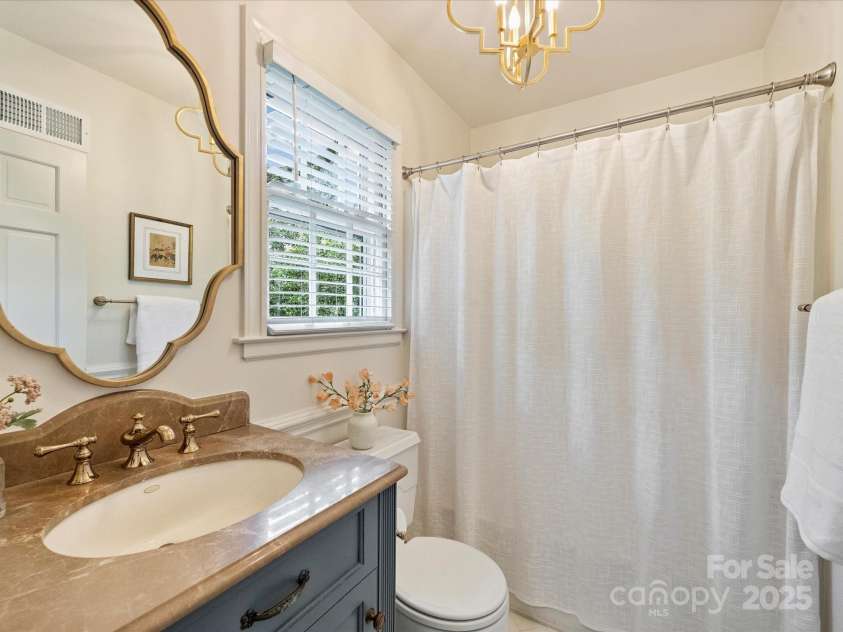 2919 Wickersham Road, Charlotte, NC 28211.  MLS# CAR4263268, YatesRealty ID 18682. Guest Bathroom