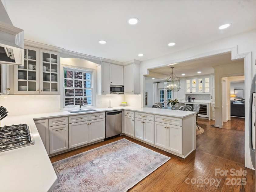 2919 Wickersham Road, Charlotte, NC 28211.  MLS# CAR4263268, YatesRealty ID 18682. Kitchen