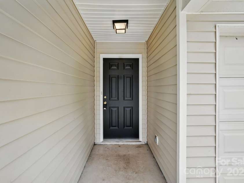 13408 Golden Apple Court, Charlotte, NC 28215.  MLS# CAR4258814, YatesRealty ID 18683. 