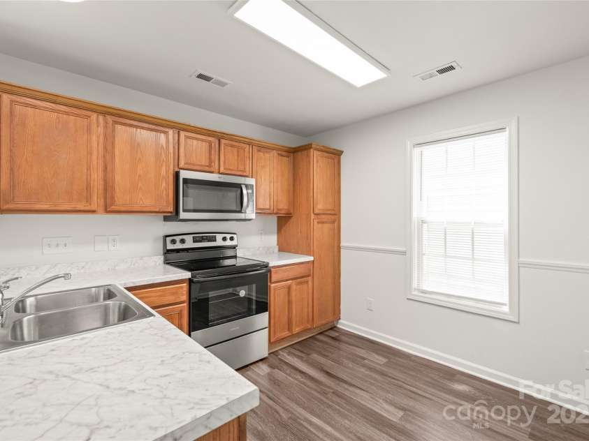 13408 Golden Apple Court, Charlotte, NC 28215.  MLS# CAR4258814, YatesRealty ID 18683. 