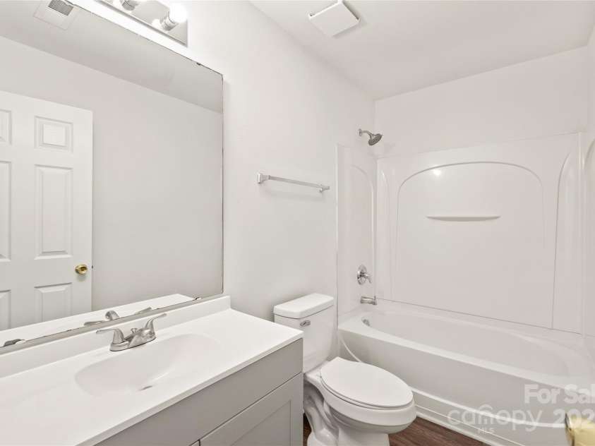 13408 Golden Apple Court, Charlotte, NC 28215.  MLS# CAR4258814, YatesRealty ID 18683. 