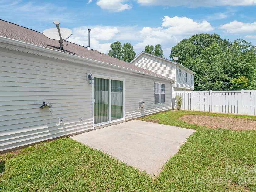 13408 Golden Apple Court, Charlotte, NC 28215.  MLS# CAR4258814, YatesRealty ID 18683. 