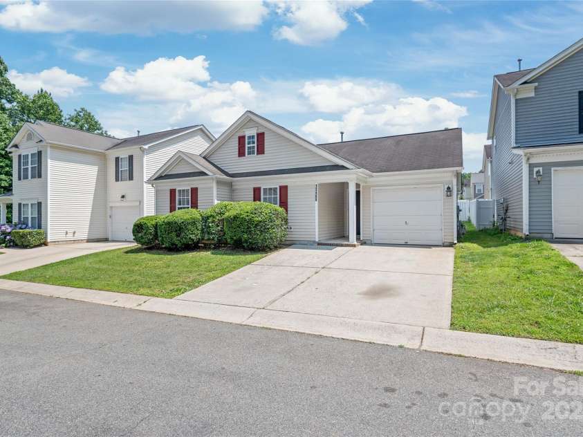 13408 Golden Apple Court, Charlotte, NC 28215.  MLS# CAR4258814, YatesRealty ID 18683. 