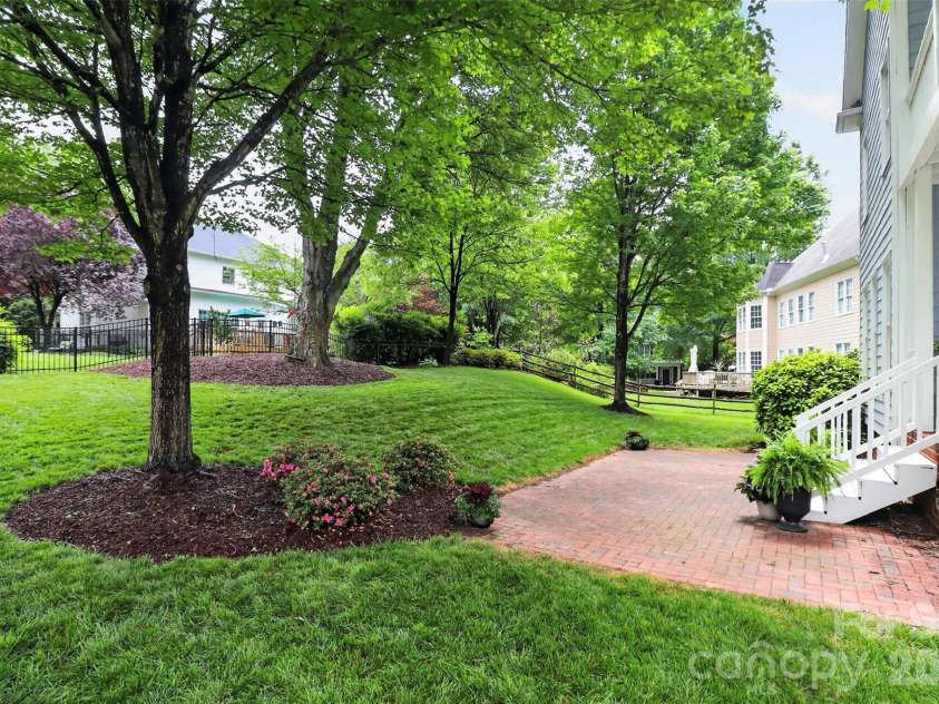 16147 Glen Miro Drive, Huntersville, NC 28078.  MLS# CAR4364348, YatesRealty ID 18683. 