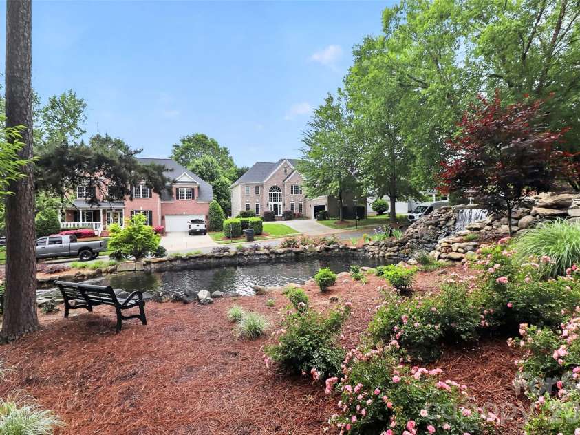 16147 Glen Miro Drive, Huntersville, NC 28078.  MLS# CAR4364348, YatesRealty ID 18683. 