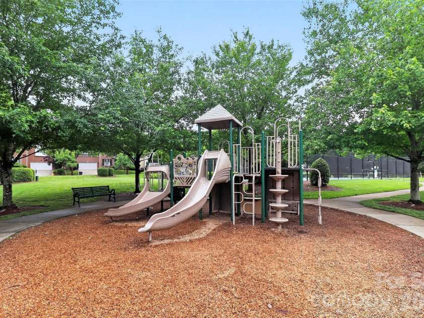 16147 Glen Miro Drive, Huntersville, NC 28078.  MLS# CAR4364348, YatesRealty ID 18683. 