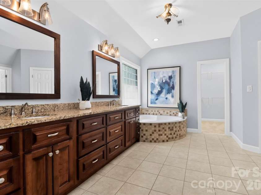16147 Glen Miro Drive, Huntersville, NC 28078.  MLS# CAR4364348, YatesRealty ID 18683. 
