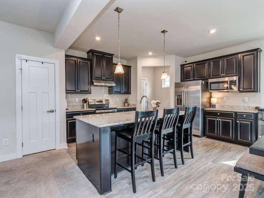 1607 Tundra Lane, Denver, NC 28037.  MLS# CAR4265347, YatesRealty ID 18684. Kitchen
