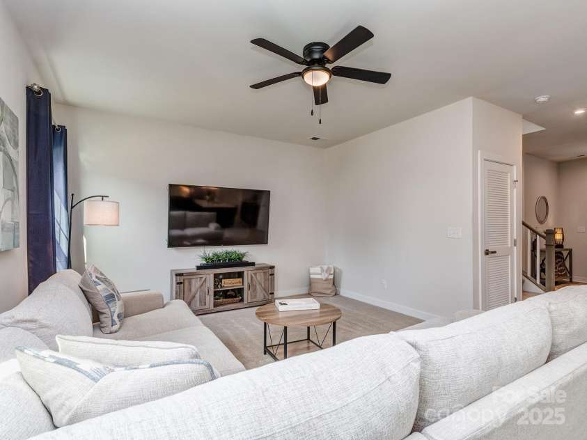 1607 Tundra Lane, Denver, NC 28037.  MLS# CAR4265347, YatesRealty ID 18684. Living room