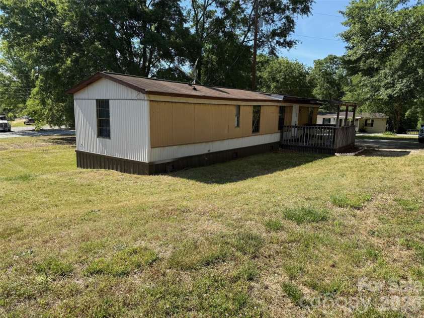 281 Phillips Drive, Forest City, NC 28043.  MLS# CAR4365178, YatesRealty ID 18684. 