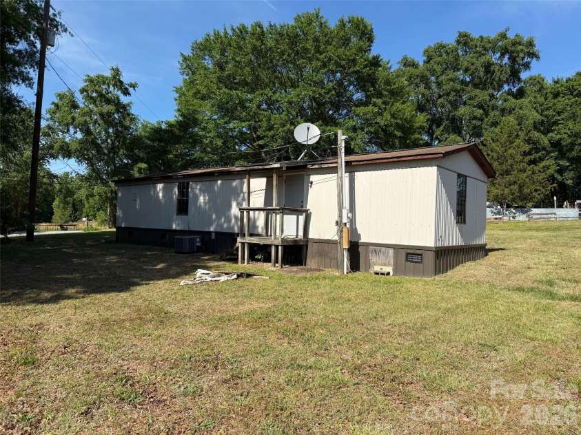 281 Phillips Drive, Forest City, NC 28043.  MLS# CAR4365178, YatesRealty ID 18684. 