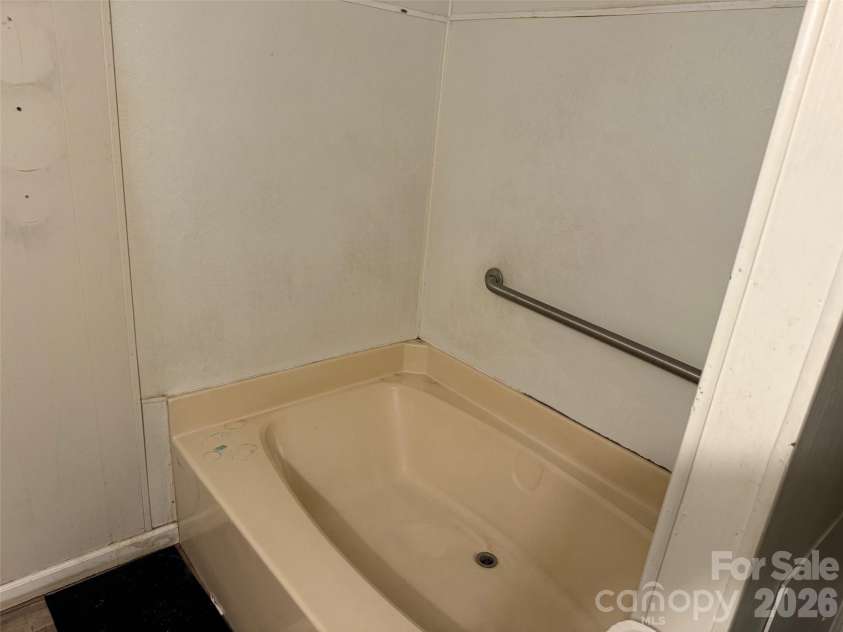 281 Phillips Drive, Forest City, NC 28043.  MLS# CAR4365178, YatesRealty ID 18684. 