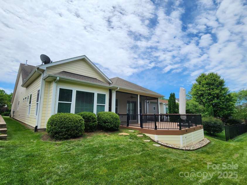 467 Granite Lake Court, Denver, NC 28037.  MLS# CAR4259696, YatesRealty ID 18686. 