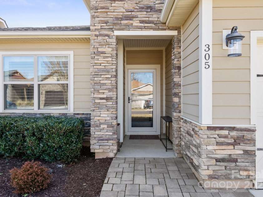 305 Hemlock Bluff Court, Denver, NC 28037.  MLS# CAR4224529, YatesRealty ID 18687. 