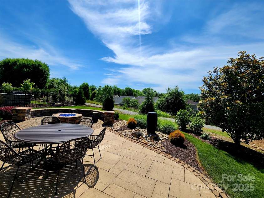 305 Hemlock Bluff Court, Denver, NC 28037.  MLS# CAR4224529, YatesRealty ID 18687. 