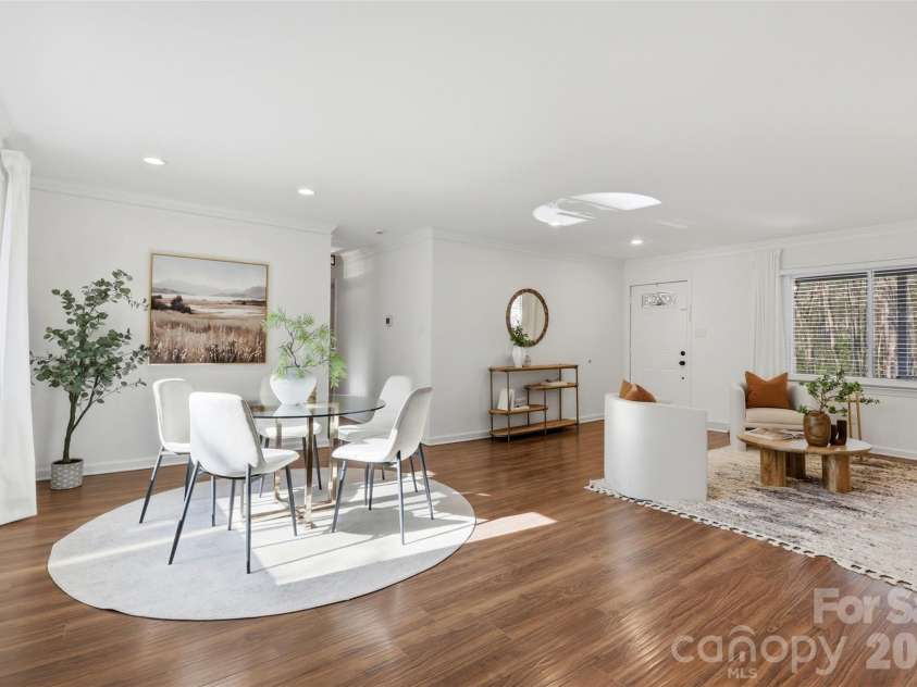 6017 Caroline Drive, Matthews, NC 28104.  MLS# CAR4361117, YatesRealty ID 18687. 