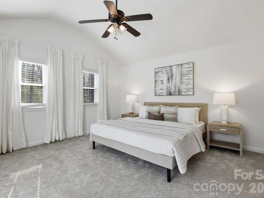 6017 Caroline Drive, Matthews, NC 28104.  MLS# CAR4361117, YatesRealty ID 18687. 