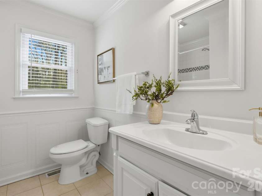 6017 Caroline Drive, Matthews, NC 28104.  MLS# CAR4361117, YatesRealty ID 18687. 