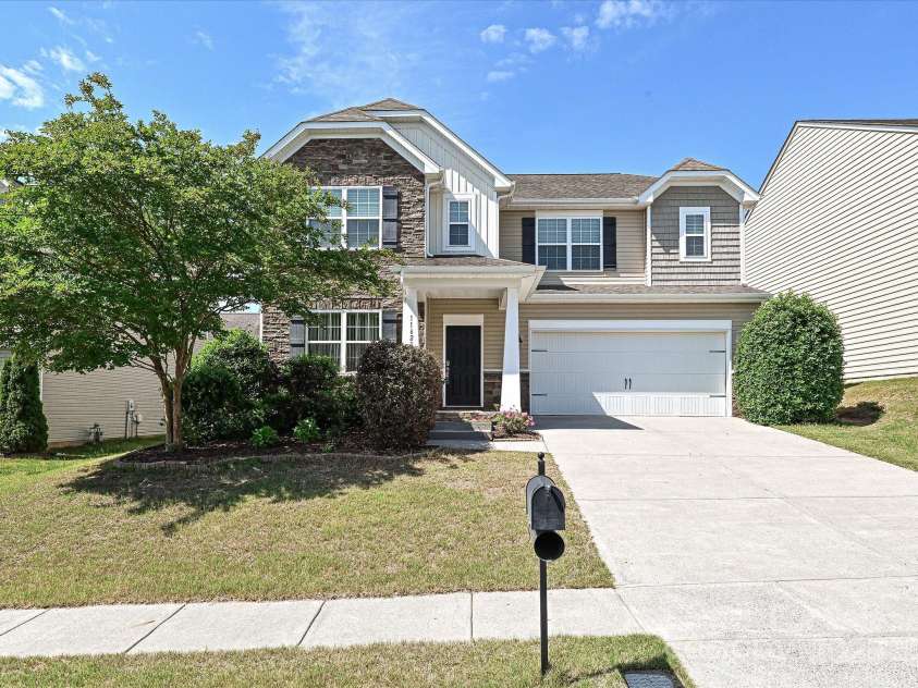 11621 Red Knoll Lane, Pineville, NC 28134.  MLS# CAR4238844, YatesRealty ID 18689. 11621 Red Knoll Ln