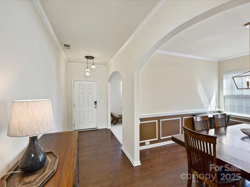 11621 Red Knoll Lane, Pineville, NC 28134.  MLS# CAR4238844, YatesRealty ID 18689. Foyer