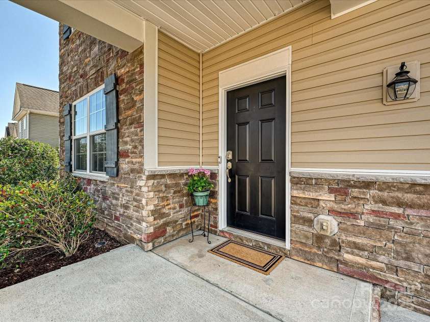 11621 Red Knoll Lane, Pineville, NC 28134.  MLS# CAR4238844, YatesRealty ID 18689. Welcome!