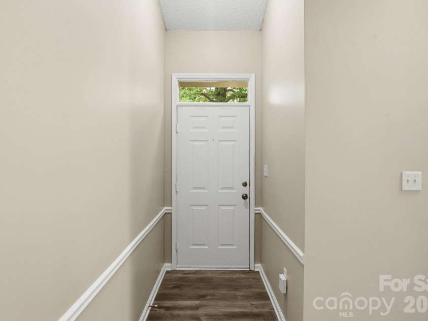 7200 Daerwood Place, Charlotte, NC 28215.  MLS# CAR4376205, YatesRealty ID 18689. 