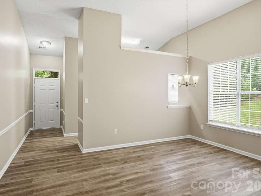 7200 Daerwood Place, Charlotte, NC 28215.  MLS# CAR4376205, YatesRealty ID 18689. 