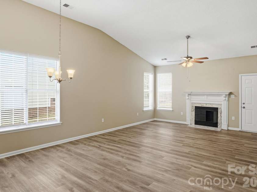 7200 Daerwood Place, Charlotte, NC 28215.  MLS# CAR4376205, YatesRealty ID 18689. 