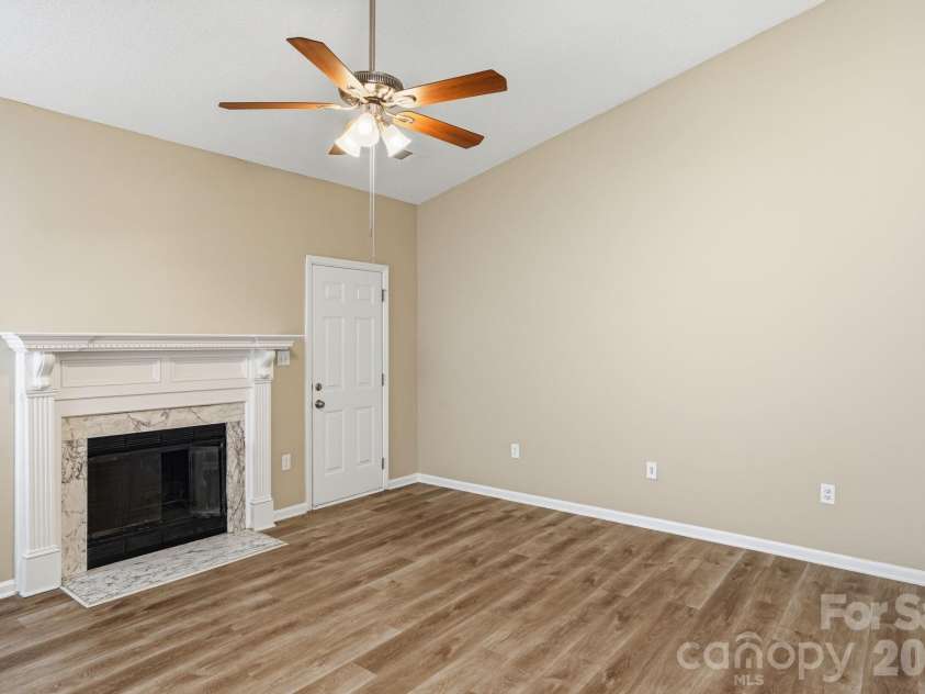 7200 Daerwood Place, Charlotte, NC 28215.  MLS# CAR4376205, YatesRealty ID 18689. 