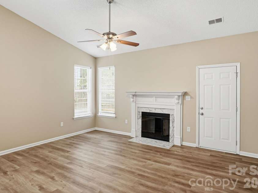 7200 Daerwood Place, Charlotte, NC 28215.  MLS# CAR4376205, YatesRealty ID 18689. 