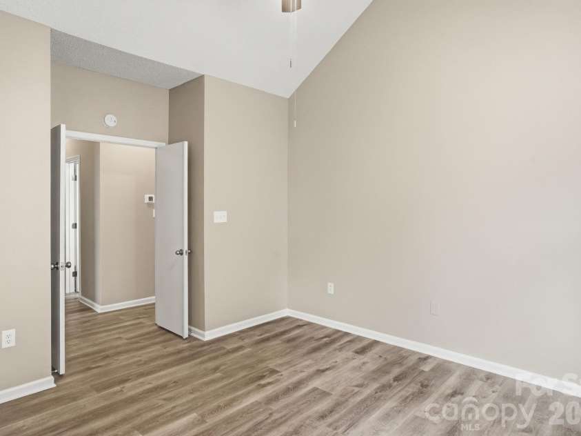 7200 Daerwood Place, Charlotte, NC 28215.  MLS# CAR4376205, YatesRealty ID 18689. 
